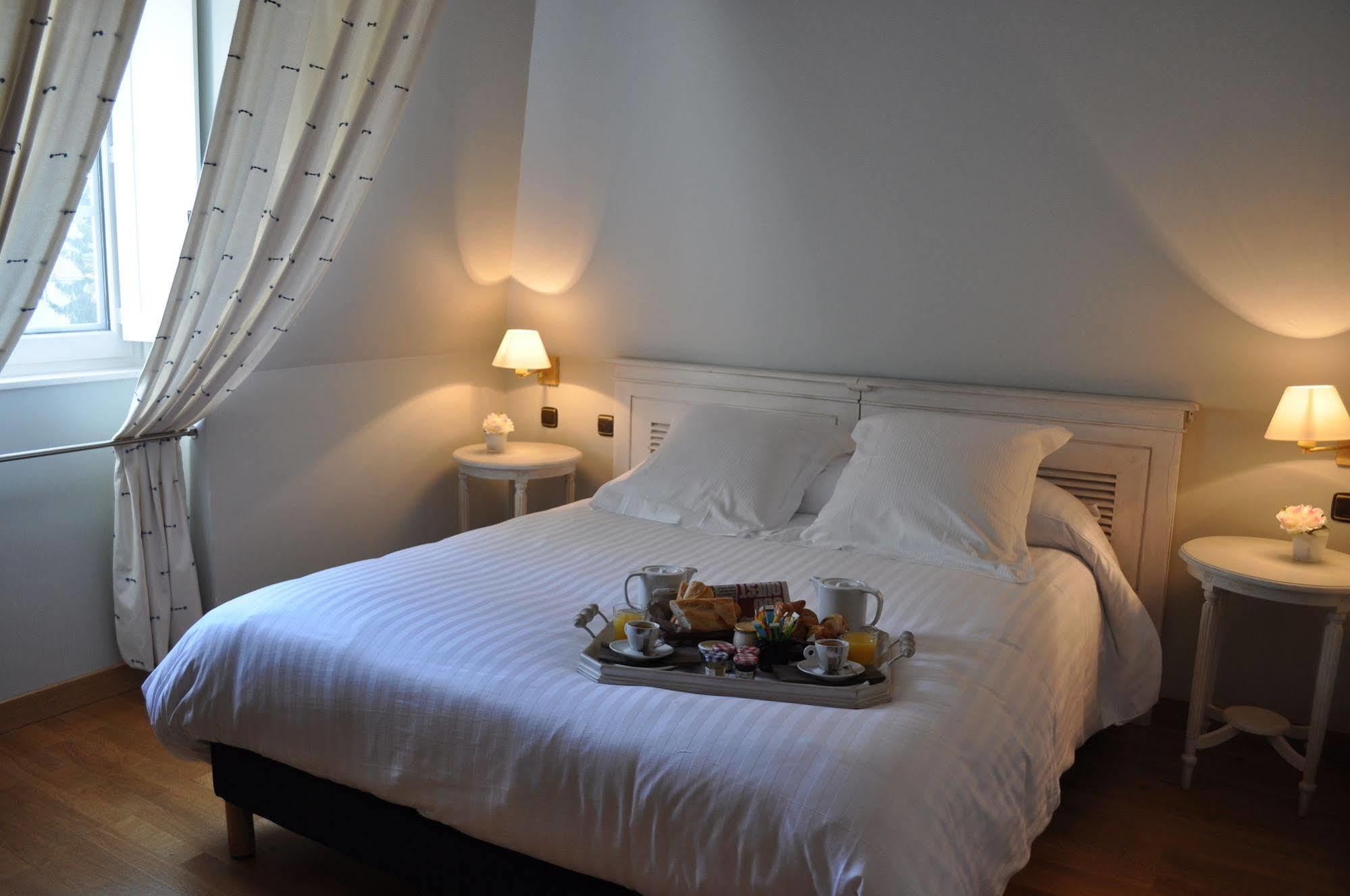 The Originals City, Hotel La Reine Jeanne, أورثيز المظهر الخارجي الصورة