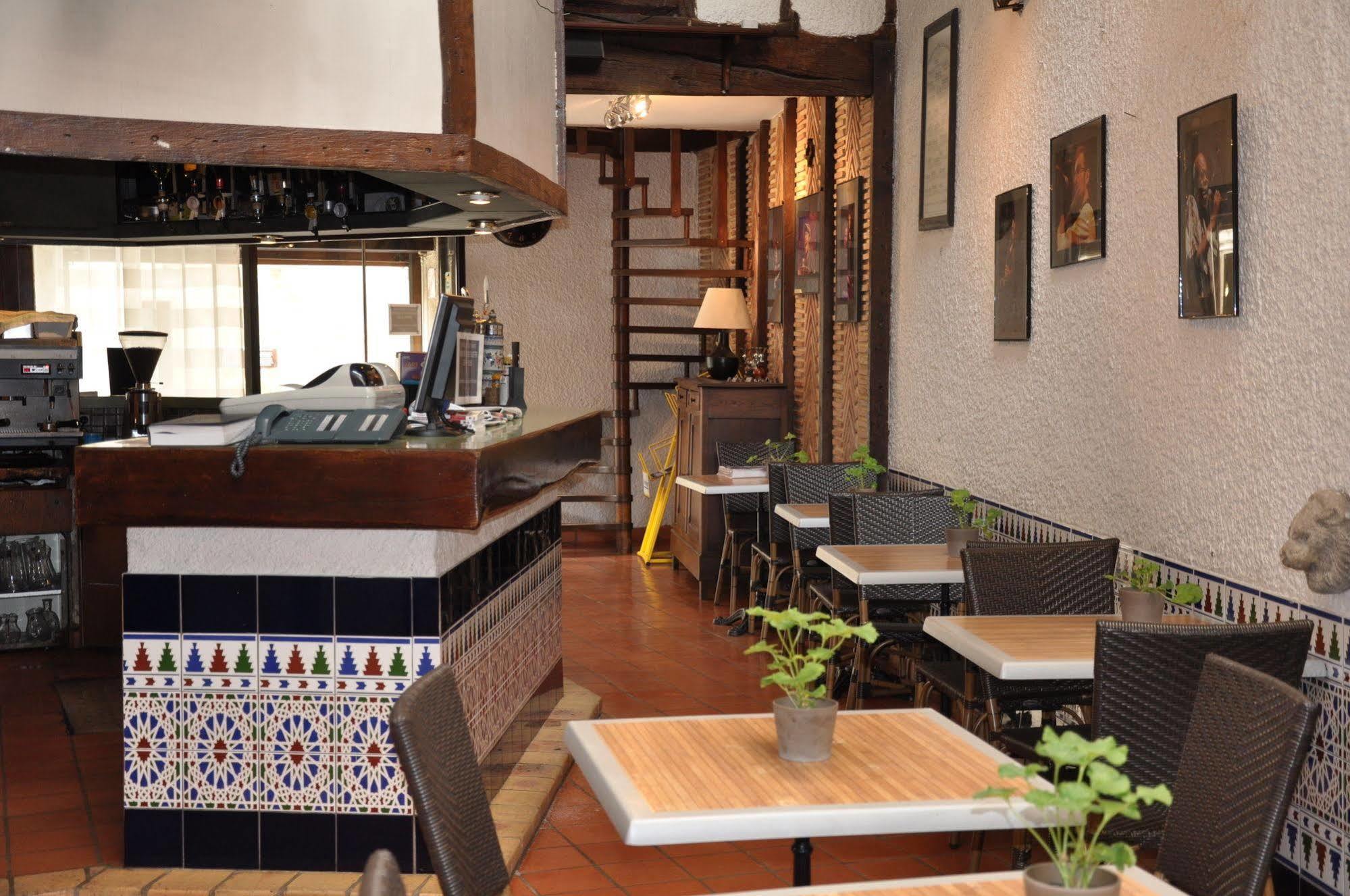 The Originals City, Hotel La Reine Jeanne, أورثيز المظهر الخارجي الصورة